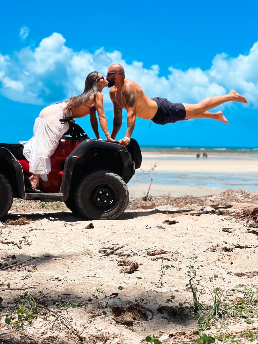 Adrenalina e cenários incríveis durante o passeio de quadriciclo para Garapuá.