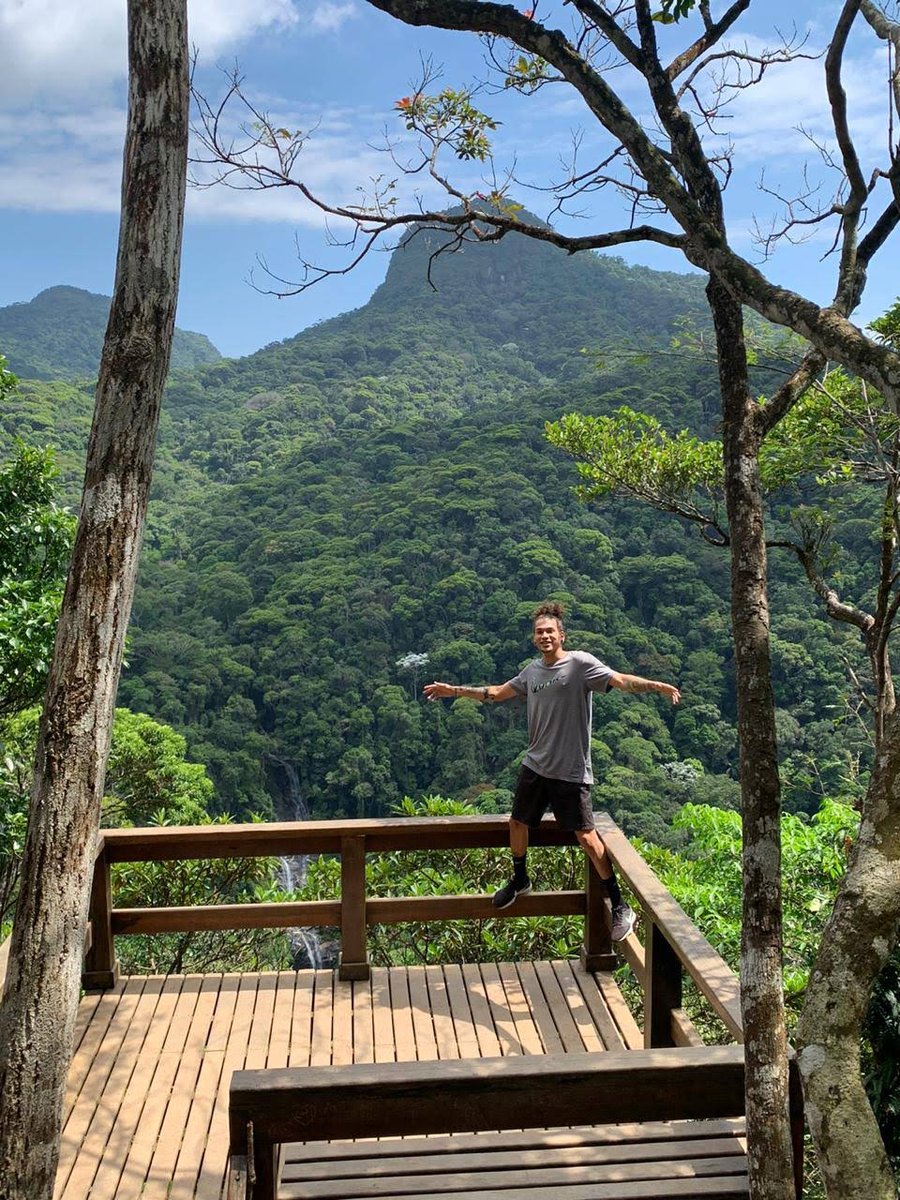 Explore paisagens deslumbrantes na Trilha da Pedra Bonita e Mirante da Cascatinha com um guia experiente e viva uma aventura inesquecível no Rio de Janeiro!  PARA ESSA EXPERIENCIA SAIMOS COM O NIN DE 03 PESSOAS )