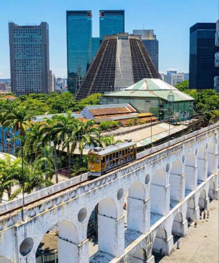 Arcos de Lapa y el tranvía de Santa Teresa