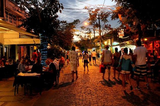 Rua das Pedras em Búzios: História e Encanto de Ícone Turístico