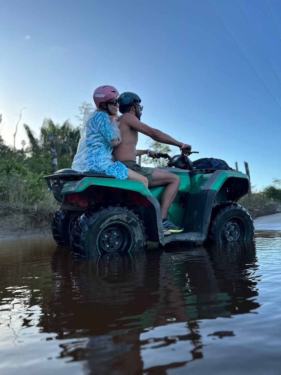 Por que escolher esse passeio? Você assume o comando do quadriciclo, vivendo cada trecho com liberdade e segurança • Percurso com paisagens impressionantes, praias quase desertas e mirantes naturais • Visita às piscinas naturais de Garapuá, um dos pontos mais procurados da região • Experiência diferente dos passeios tradicionais, com contato real com a natureza