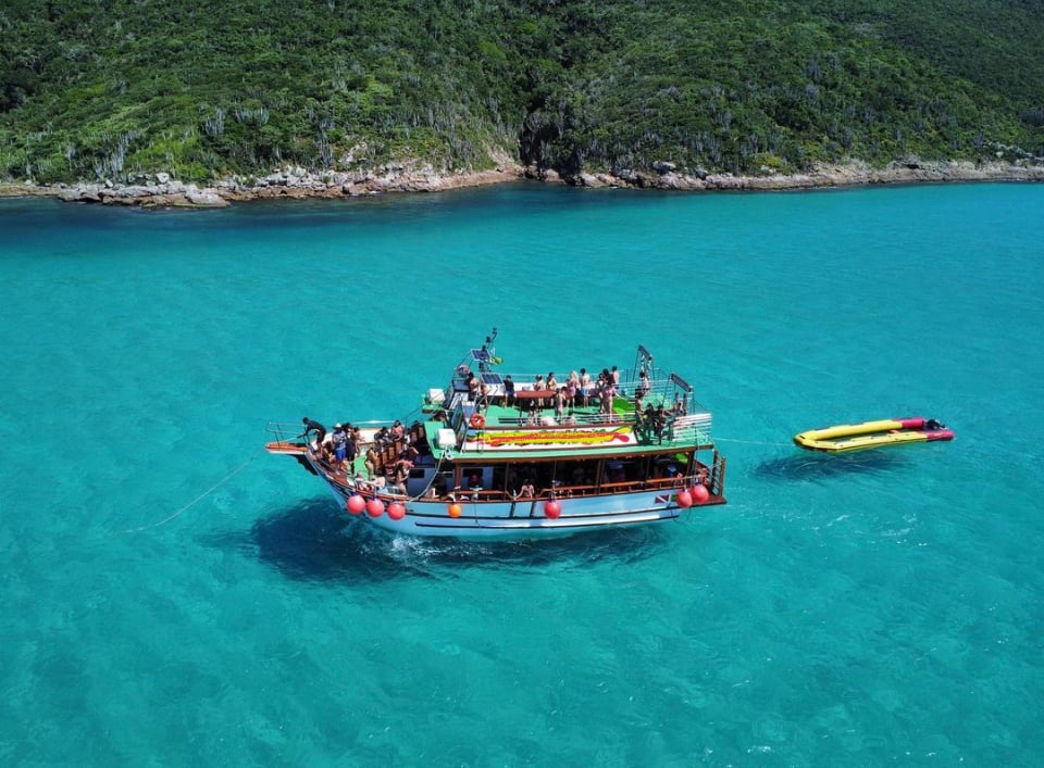 Passeio em Barco Exclusivo em Arraial do Cabo com Toboagua