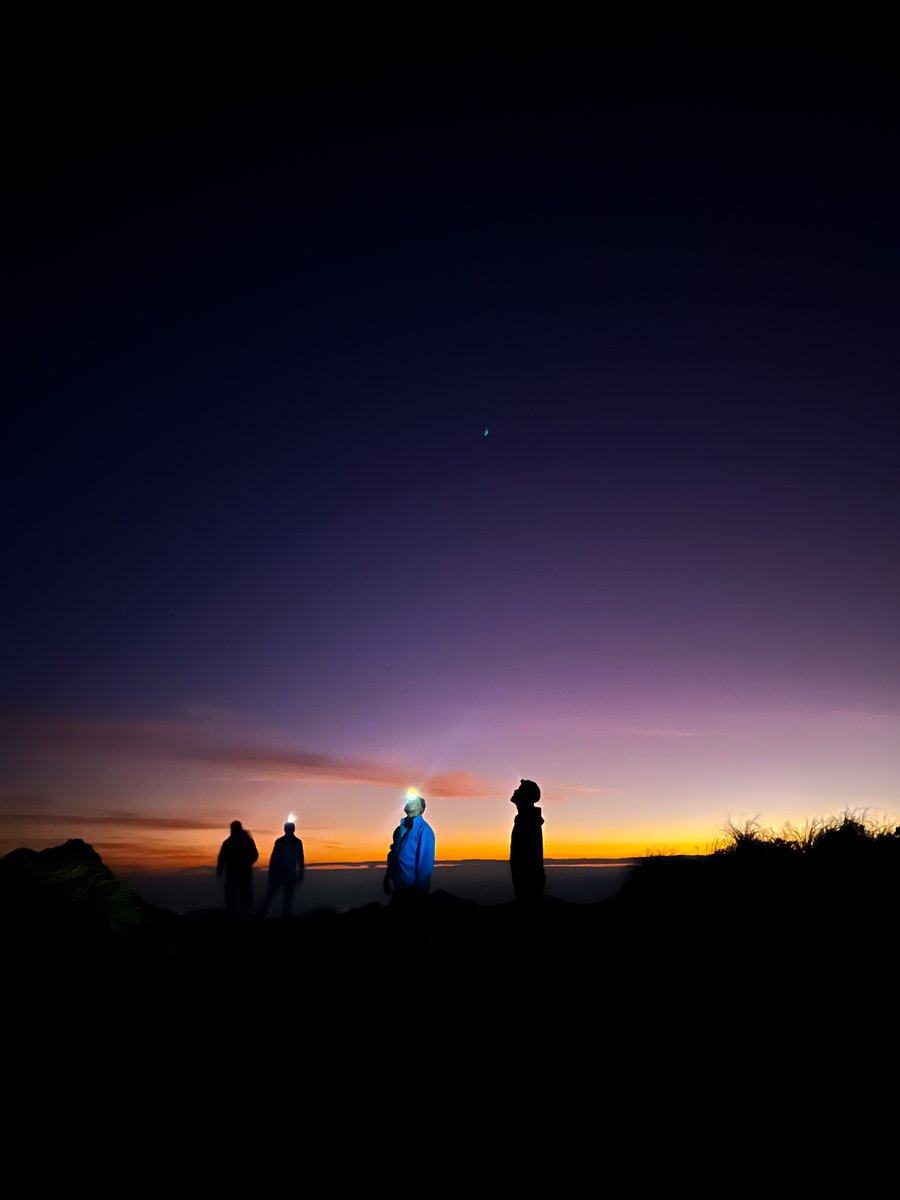 A experiência começa no centro de Tiradentes, seguindo até a base da Serra de São José. - Passeio noturno.
