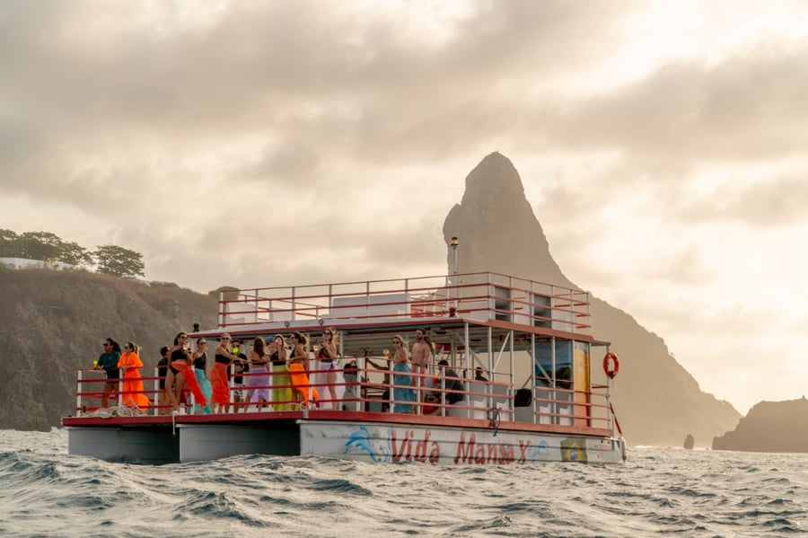 Passeio de Barco - Entardecer vip com churrasco e Planasub 