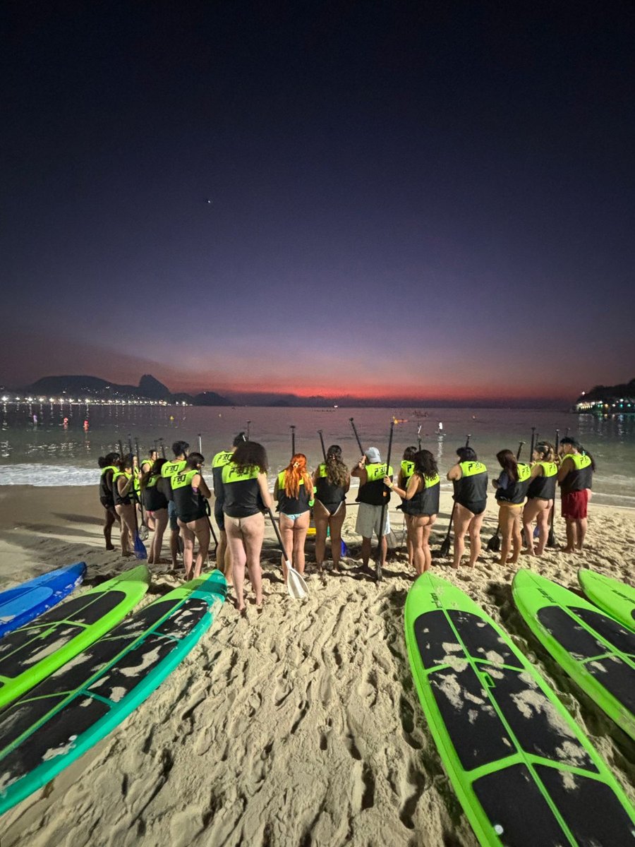 Nascer do Sol em Copacabana! Remada em grupo de Stand Up Paddle, no Posto 6!