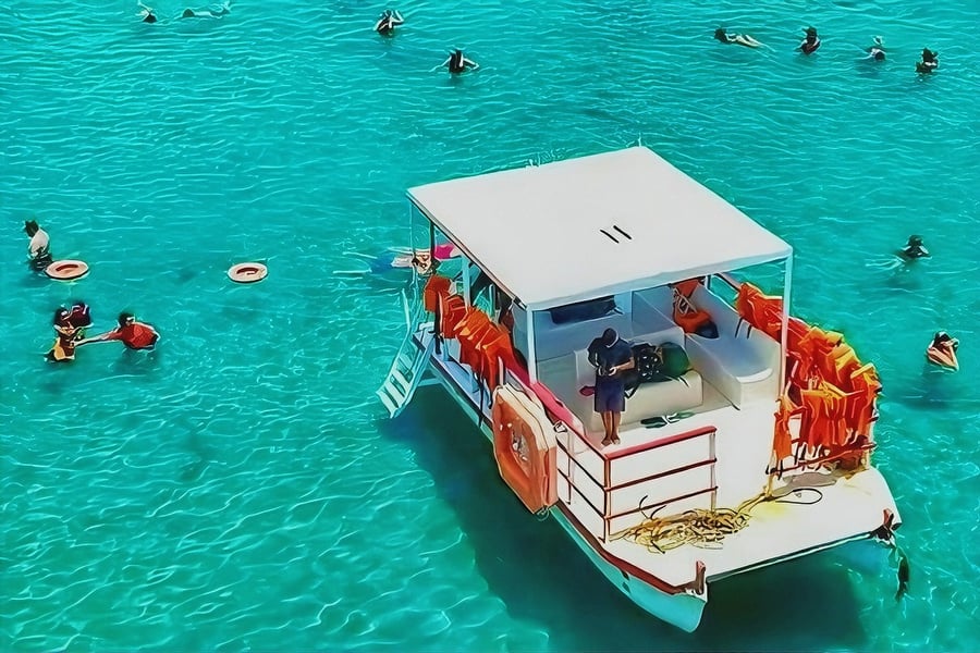 Catamarã em Alto Mar