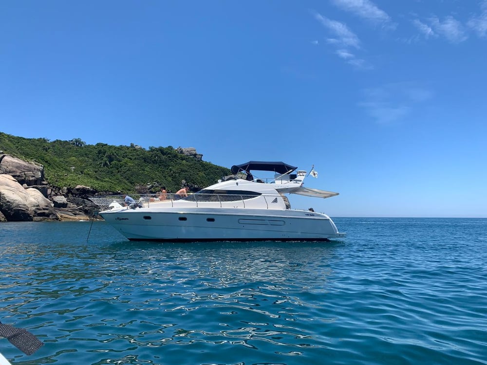 Baia Norte │Azimut 400 FLY │12 Pessoas 