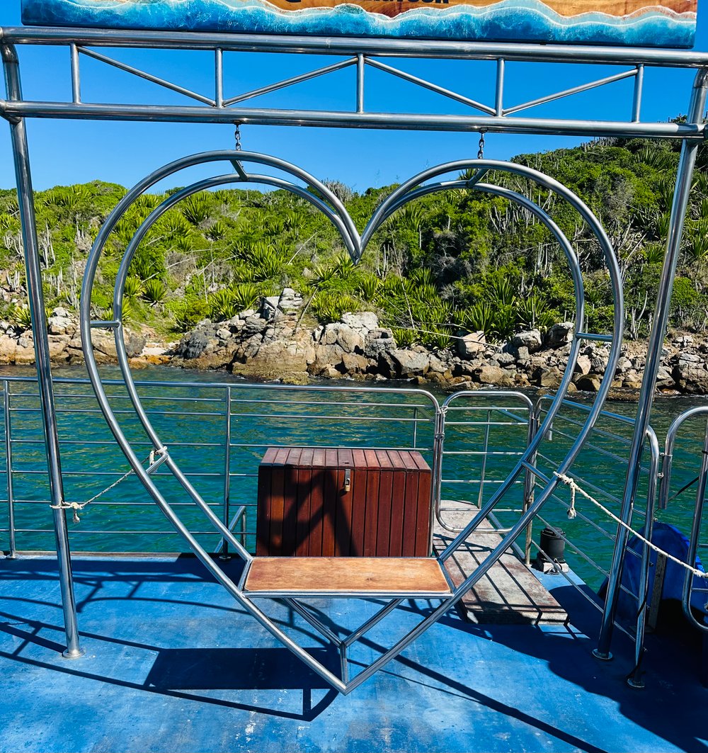 Passeio de Barco com Comida e Bebida em Arraial do Cabo