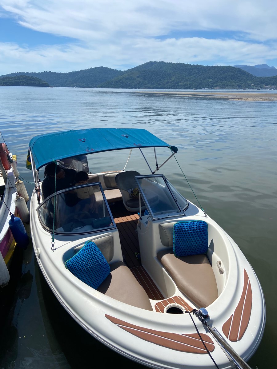 Lancha Blue 7 - Lancha confortavel e moderna com capacidade para 4 passageiros