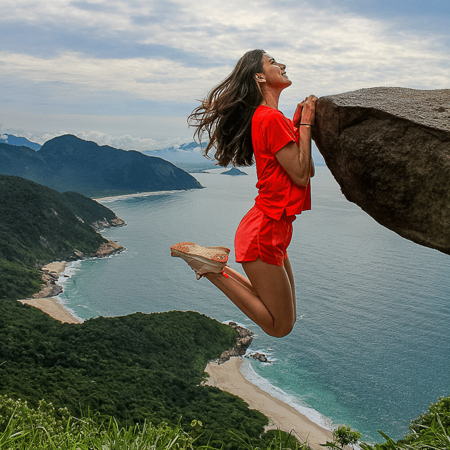 Não perca a chance de explorar essa maravilha natural. Reserve online agora e garanta seu lugar nesta incrível aventura na Pedra do Telégrafo!