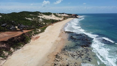 Praia das Minas em Pipa, RN: Descubra o Paraíso Protegido pelo Projeto Tamar