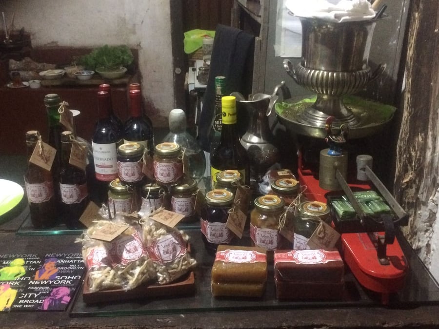 Doces tradicionais, licores e outros produtos locais