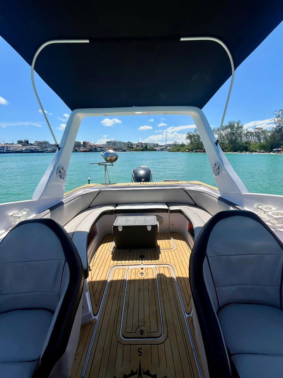 Passeio de lancha privativo em Cabo Frio