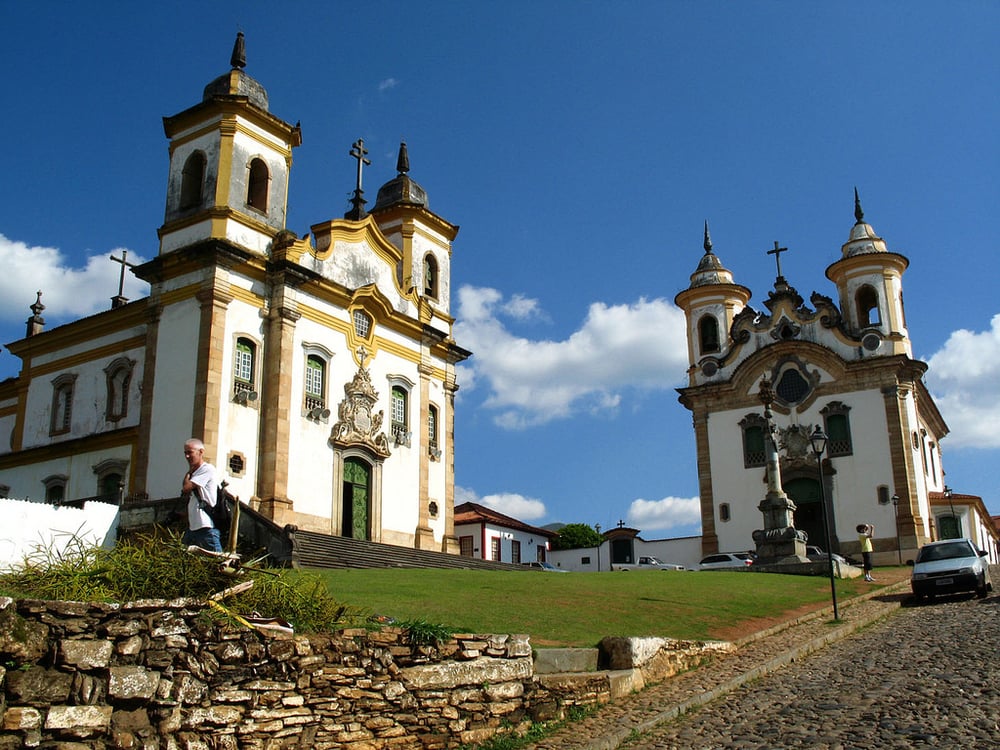Igrejas de S. Francisco de Assis e N.S. do Carmo, em Mariana.