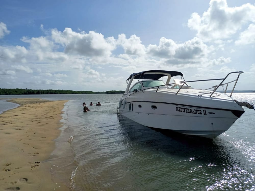 Lancha 34 pés privativo . (com piloto + marinheiro).