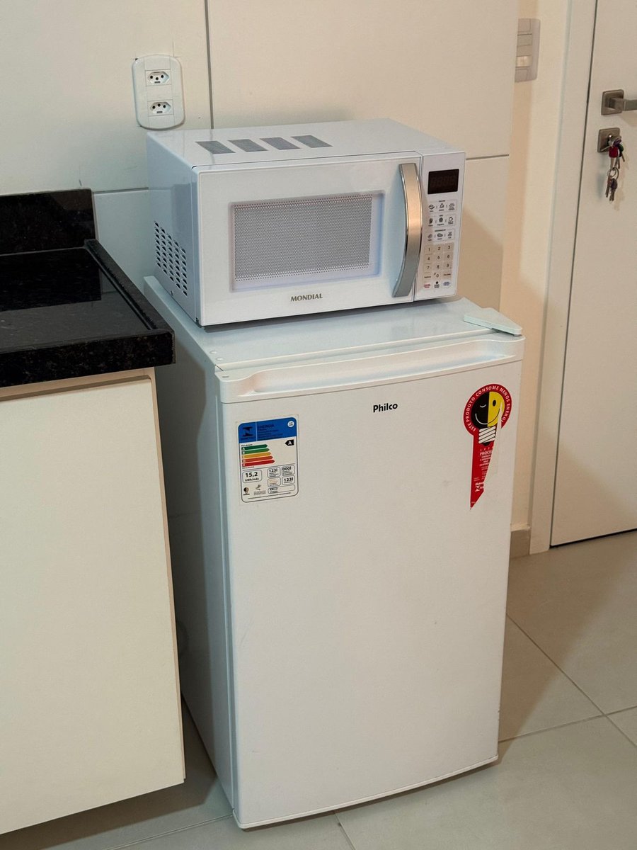 Frigobar e microondas