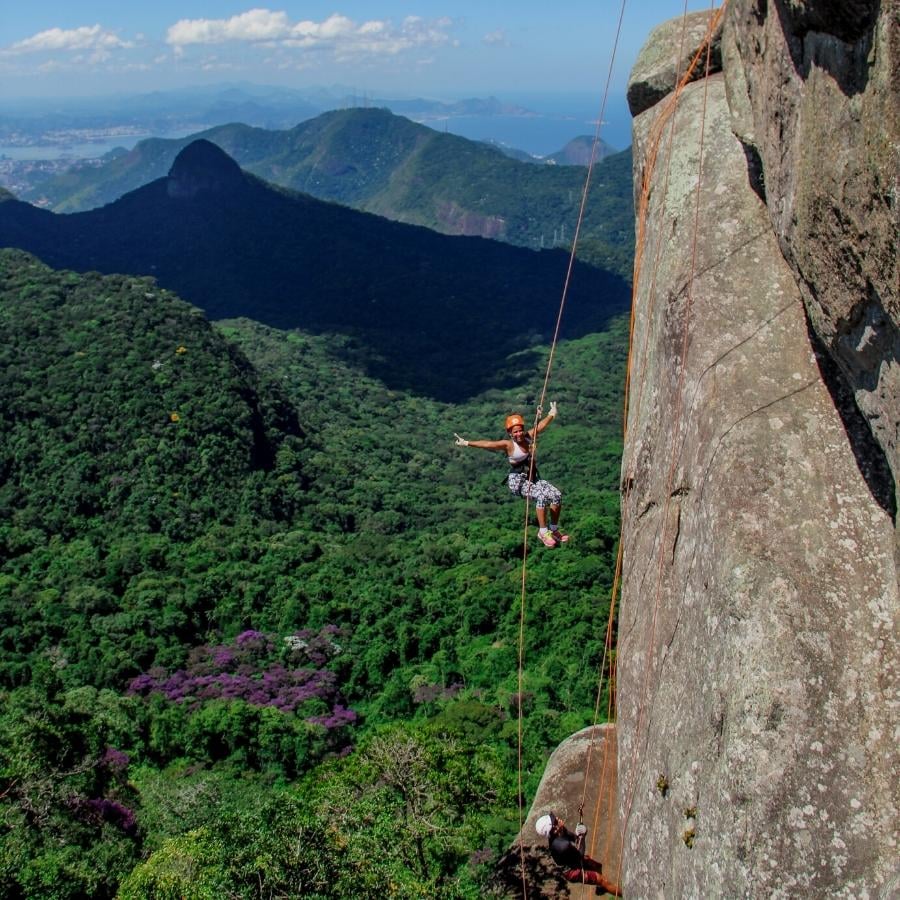 Rapel no Bico do Papagaio - Parque da Tijuca em grupo