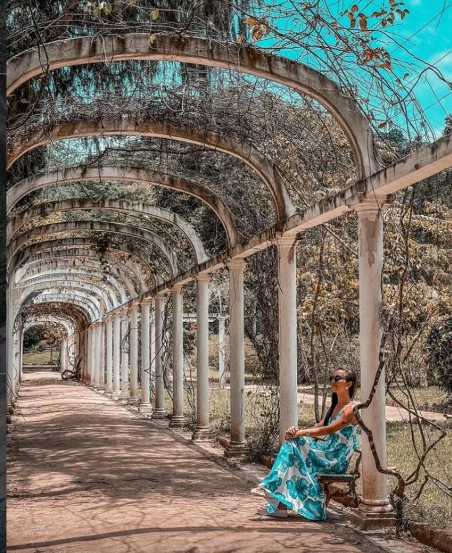 Fotografia profissional no Jardim Botânico RJ com cenários naturais, lago, áreas verdes e atmosfera romântica no Rio de Janeiro.