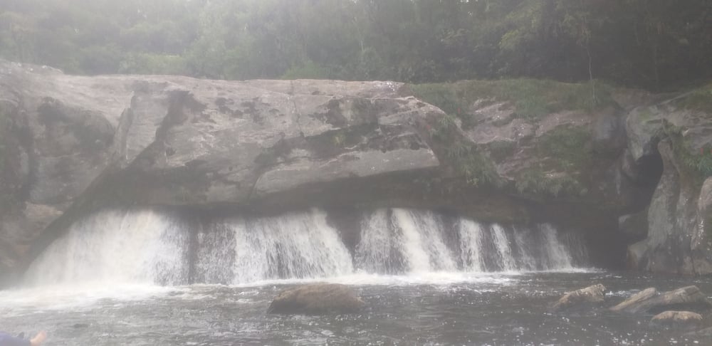 Cachoeira da Pedra Furada - Base Sabesp - Mogi Bertioga