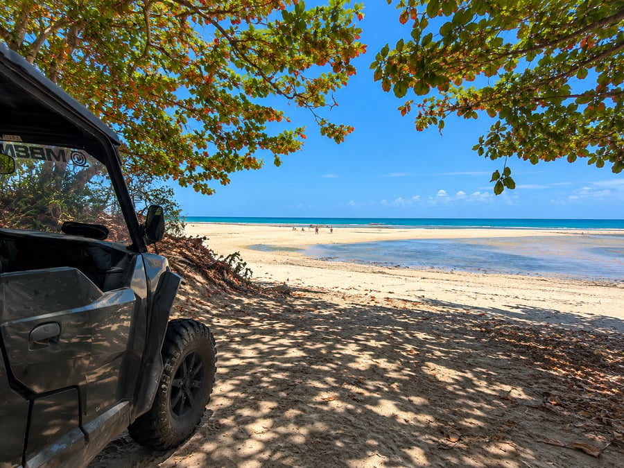 Passeio de UTV em Boipeba pelo roteiro Ecológico 2, uma experiência entre natureza, praias e diferentes paisagens da ilha.