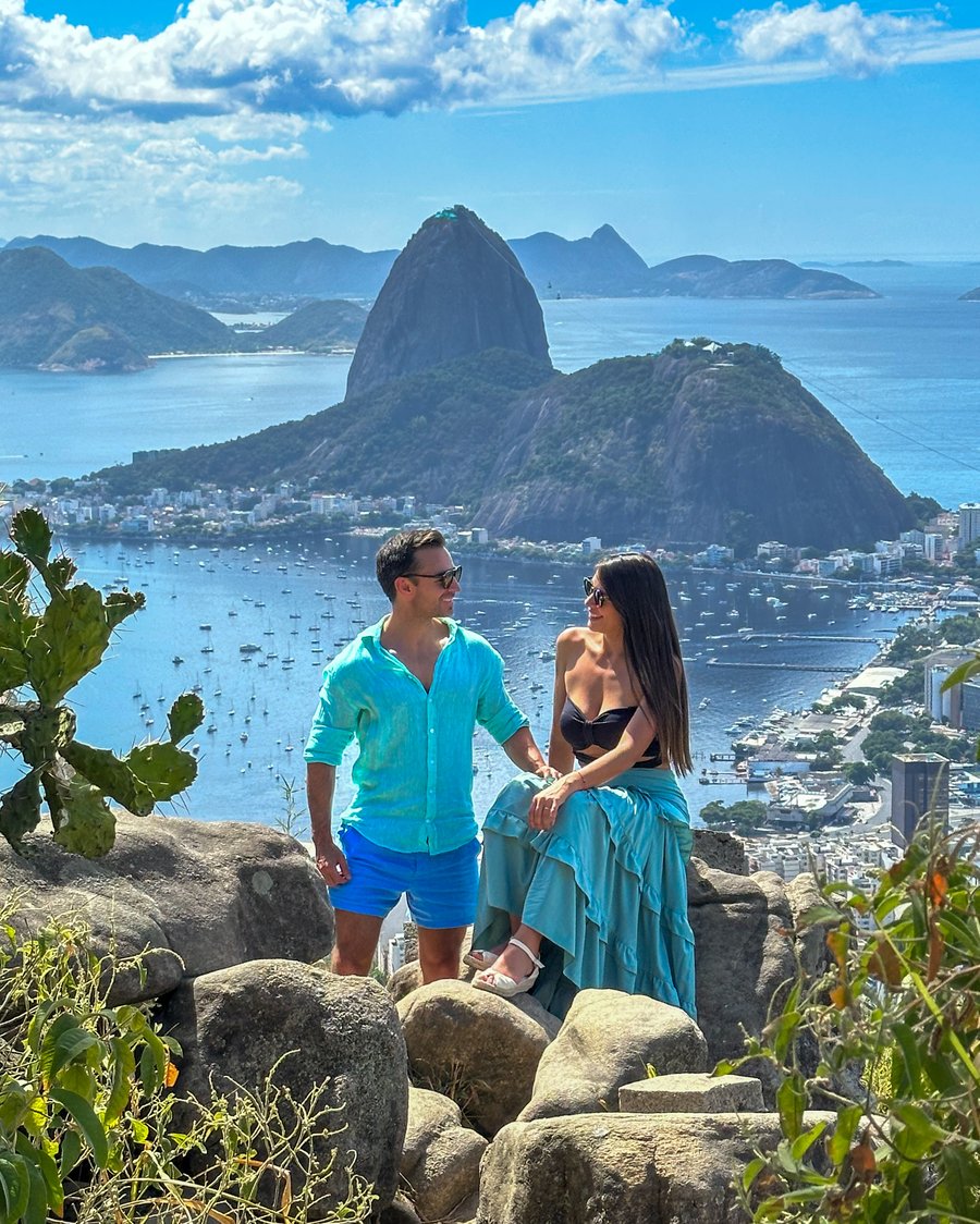Ensaio fotográfico para casal no Mirante Dona Marta com vista para o Pão de Açúcar. Experiência romântica no Rio de Janeiro.