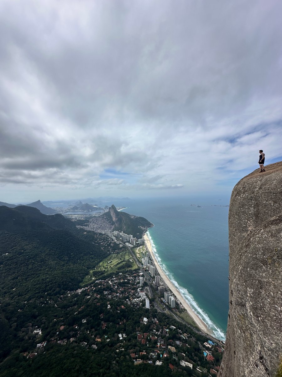 Dia nublado na Pedra da Gávea
