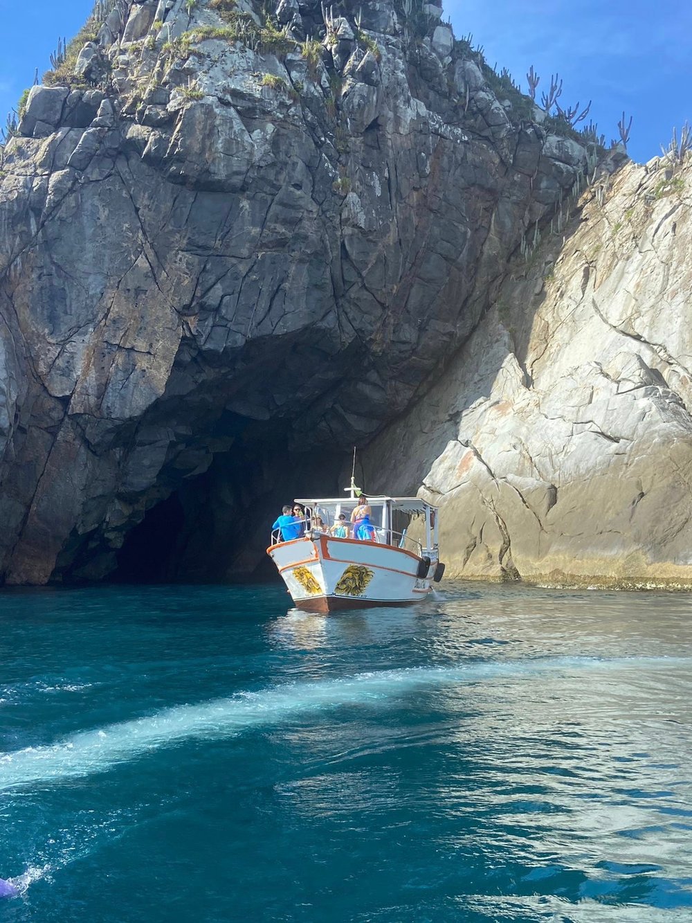 Passeio de Barco Exclusivo em Arraial do Cabo