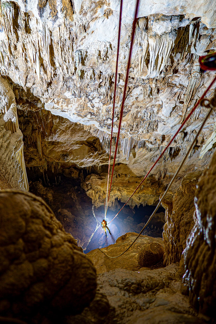 RAPEL NA CAVERNA DO DIABO 40 metros