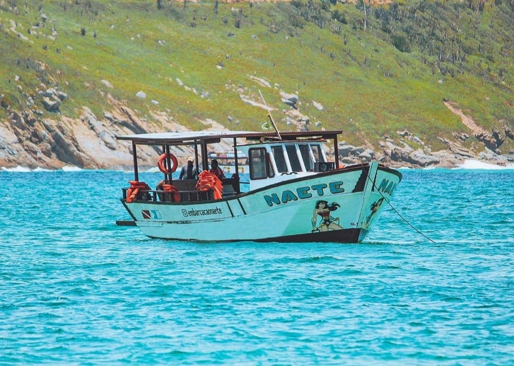 Mergulhe nas lindas aguas cristalinas de Arraial do Cabo