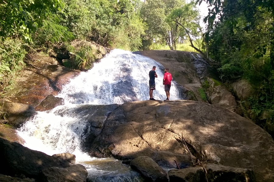 Trilha com Cachoeria