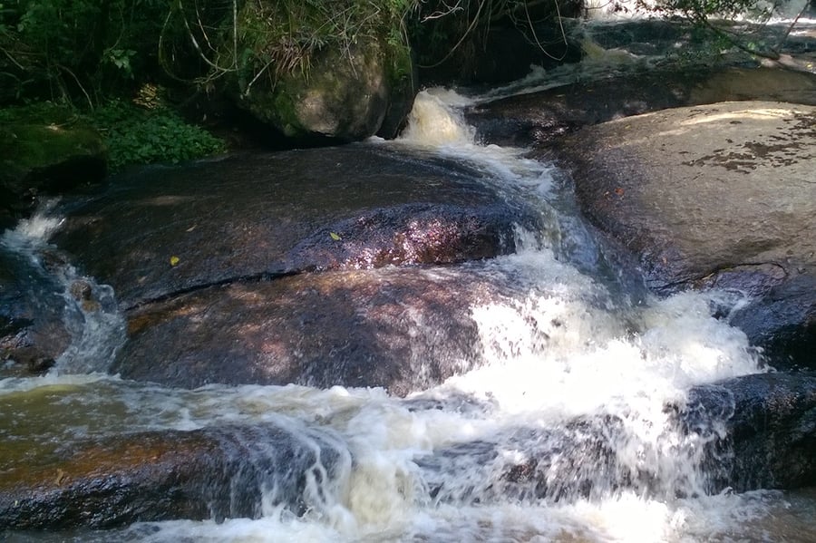 Trilha com Cachoeria