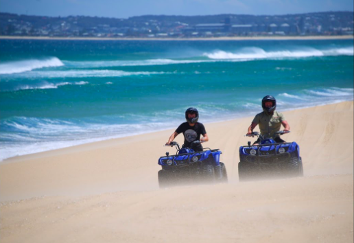 PASSEIO DE QUADRICICLO NA BEIRA DA PRAIA (MONTE ALTO)