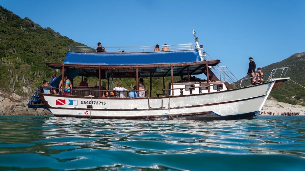 BARCO EXCLUSIVO DE 2 ANDARES COM TOBOAGUA EM ARRAIAL DO CABO