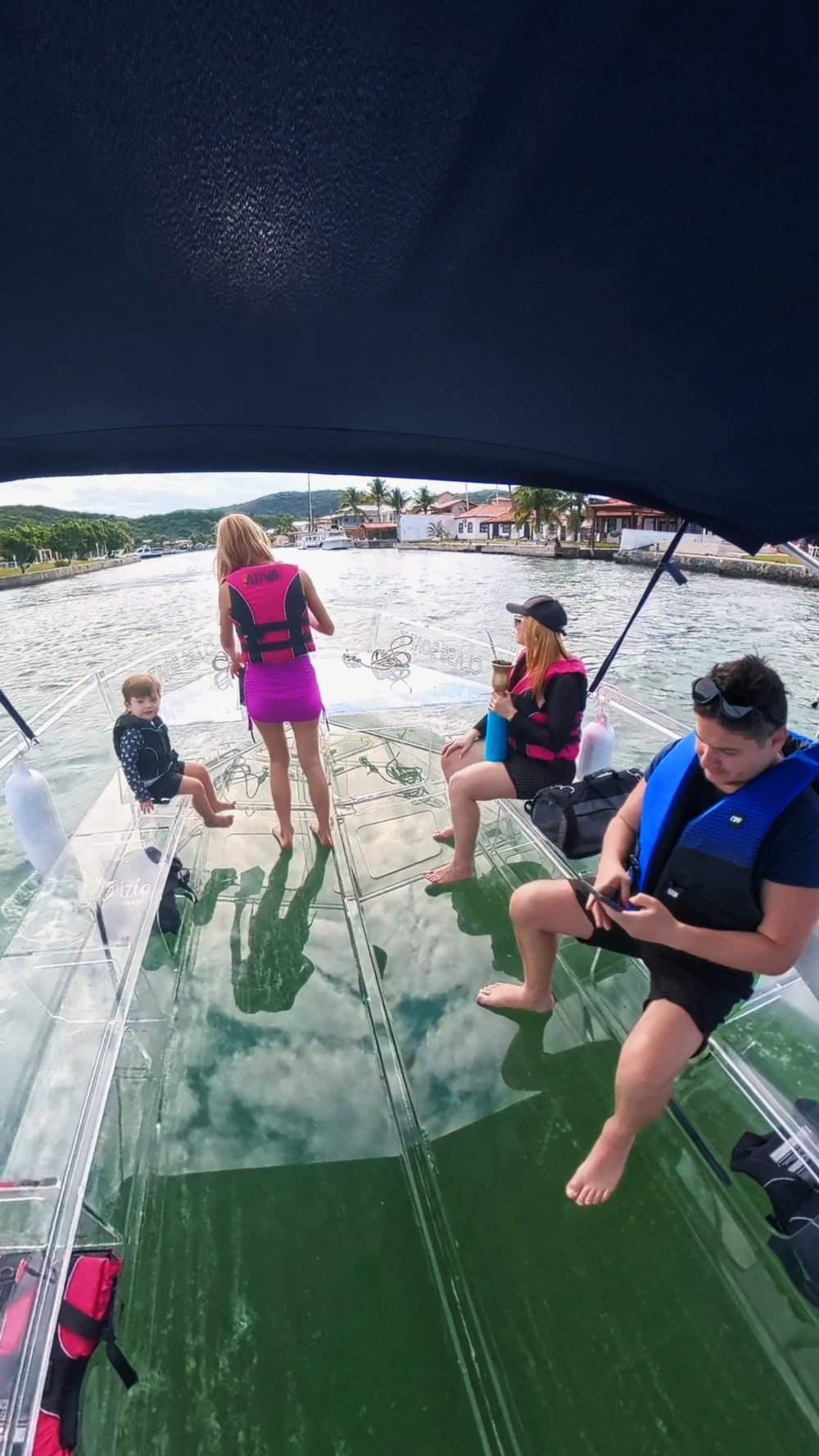 Passeio de Lancha Transparente en Cabo Frio