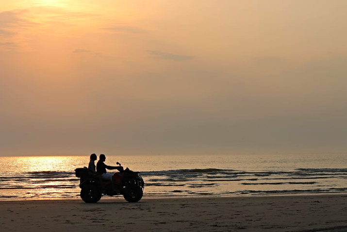 PASSEIO DE QUADRICICLO NA BEIRA DA PRAIA (MONTE ALTO)