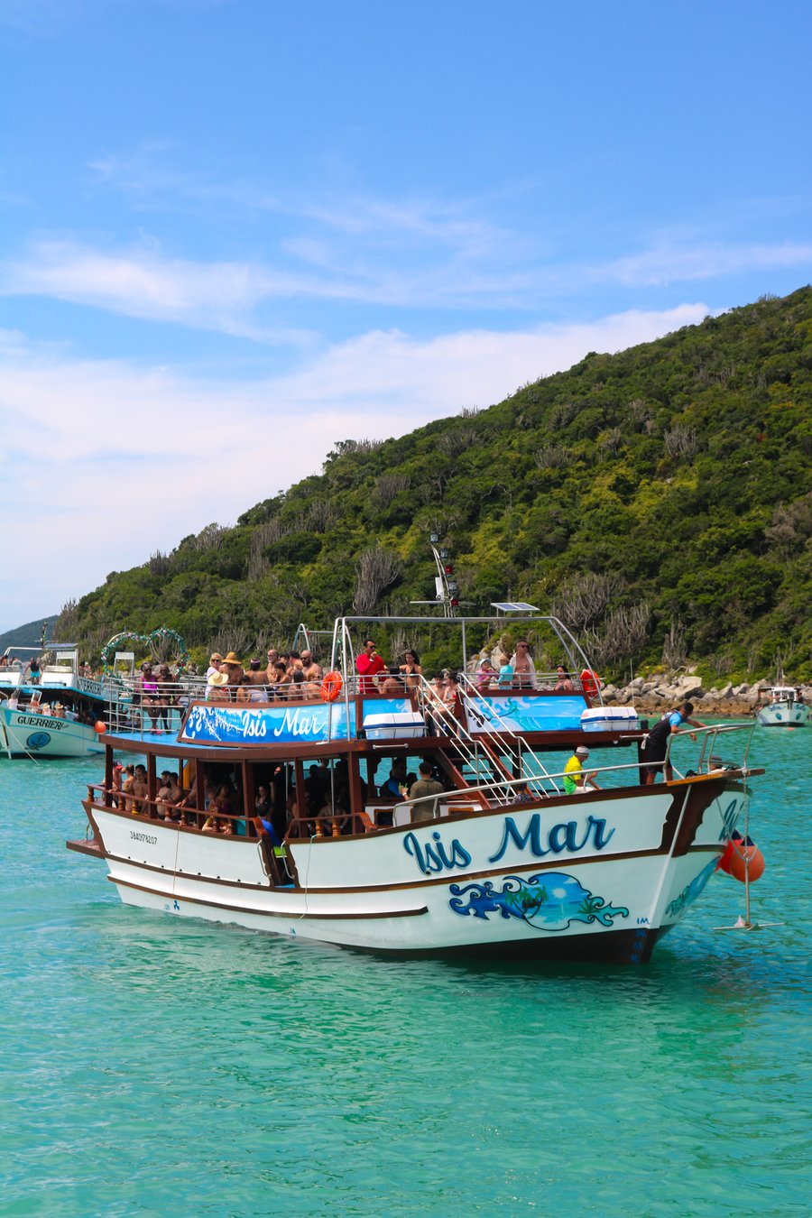 Passeio com toboágua e 2 andares em Arraial do Cabo
