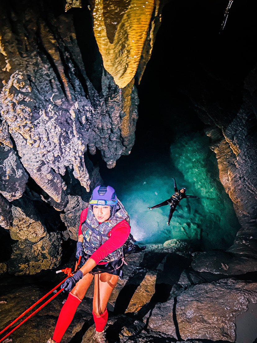 Rapel, flutuação e escalada na Caverna Lago Suspenso