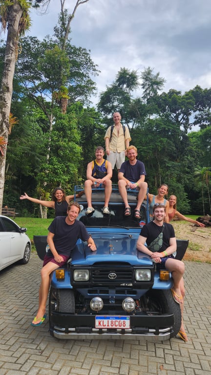 Passeio de Jipe em Paraty: Explorando Cachoeiras, Alambiques e a Histórica Estrada Real