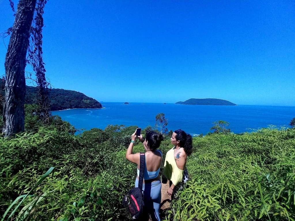 Explore a Trilha das 7 Praias em Ubatuba com Guia Profissional: Reserva Online Disponível