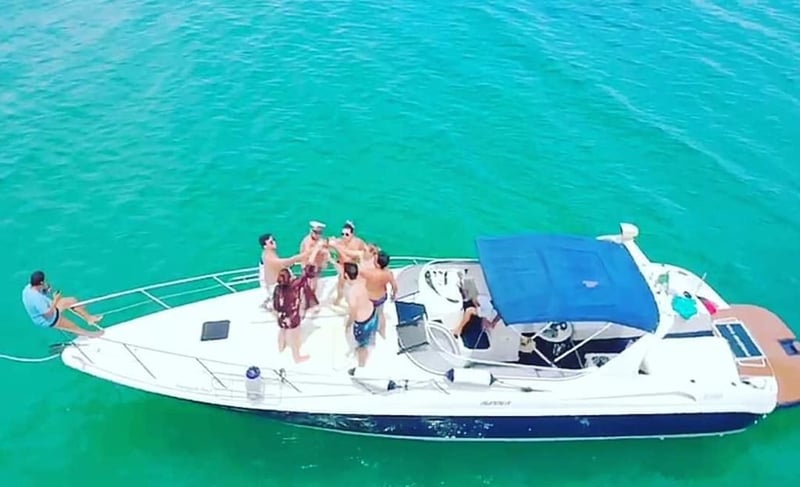 Lancha 38 pés (até 13 pessoas)