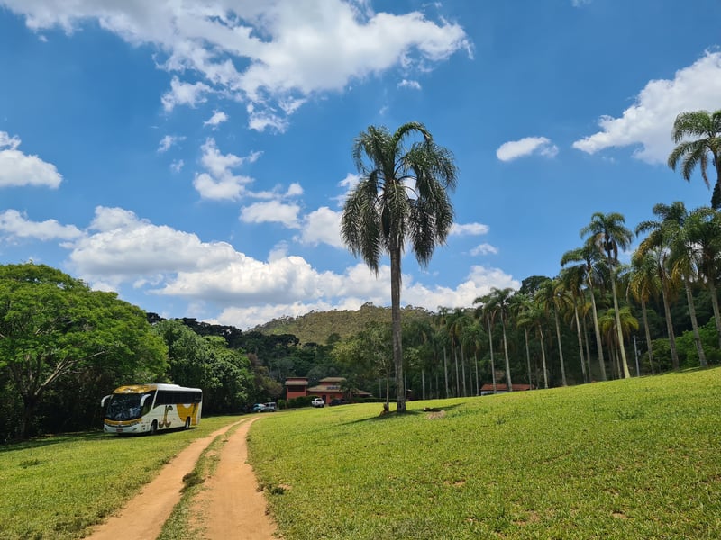 Estacionamento para ônibus e vans