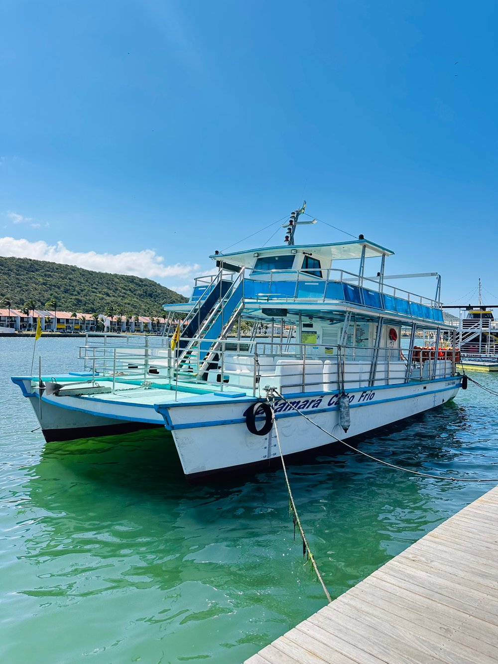 PASSEIO DE CATAMARÃ CABO FRIO