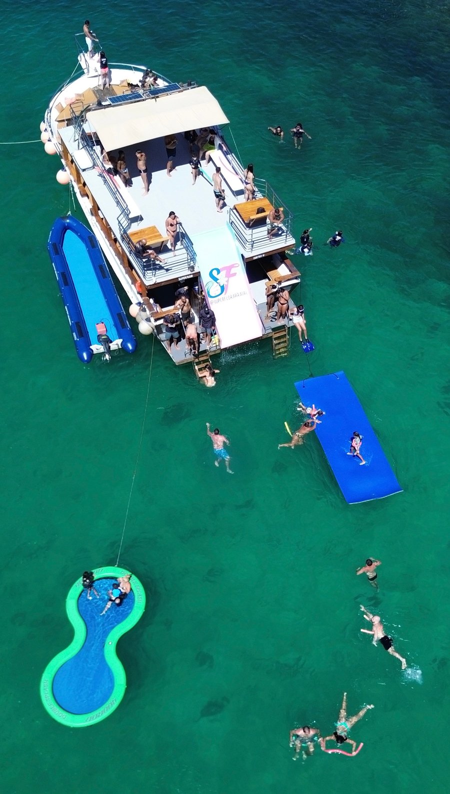 Passeio de Barco Arraial do Cabo | Super Flor