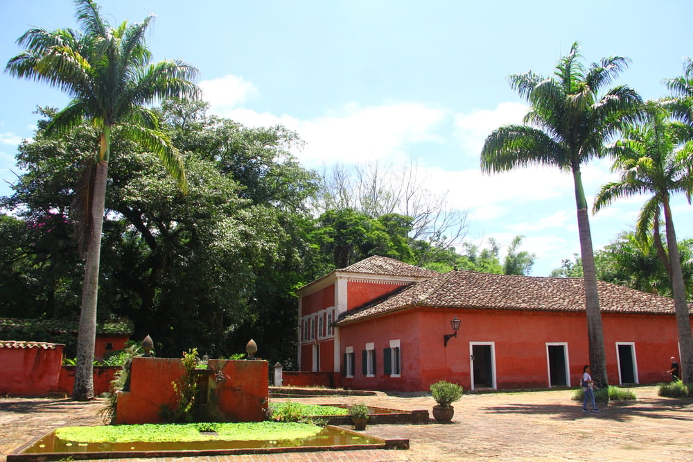 Almoço na Fazenda das Cabras com tour histórico