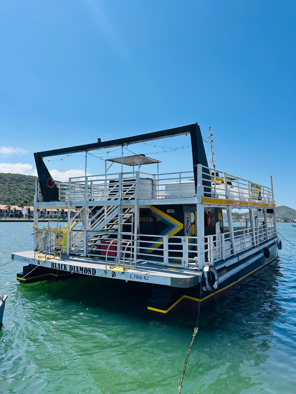 PASSEIO DE CATAMARÃ CABO FRIO