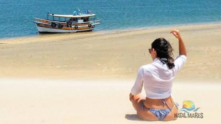 praia-de-galinhos-com-barco