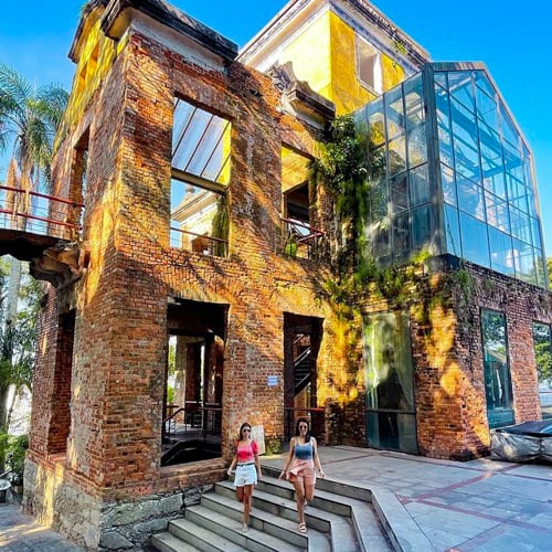 Walking Tour Santa Teresa •