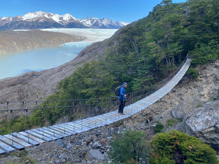Ponte Suspensa com Glaciar Grey ao fundo