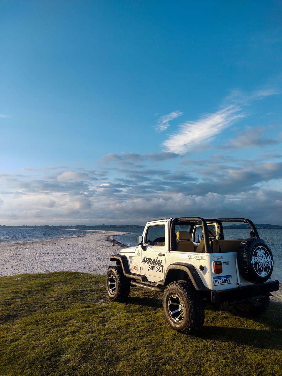 Passeio de Jeep Troller na Ponta de Alcaíra 