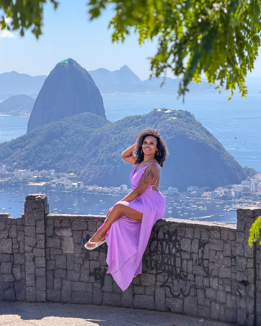     Viva uma experiência única no Rio de Janeiro com mirantes incríveis, cultura carioca e os pontos turísticos mais desejados da cidade.
